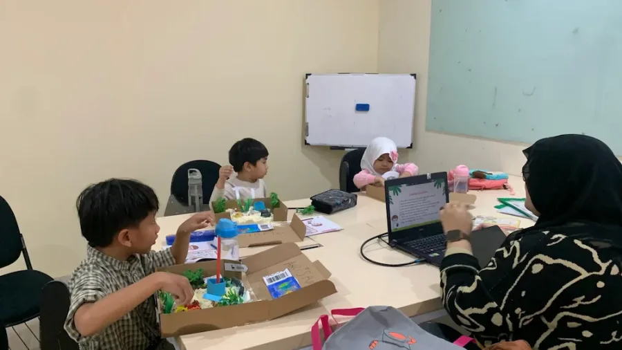 Kelas IngatanGajah tersedia offline di cabang dan online via Zoom