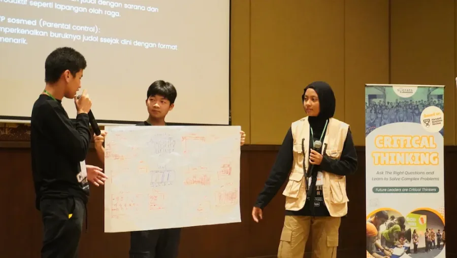 Suasana belajar anak-anak di kelas IngatanGajah
